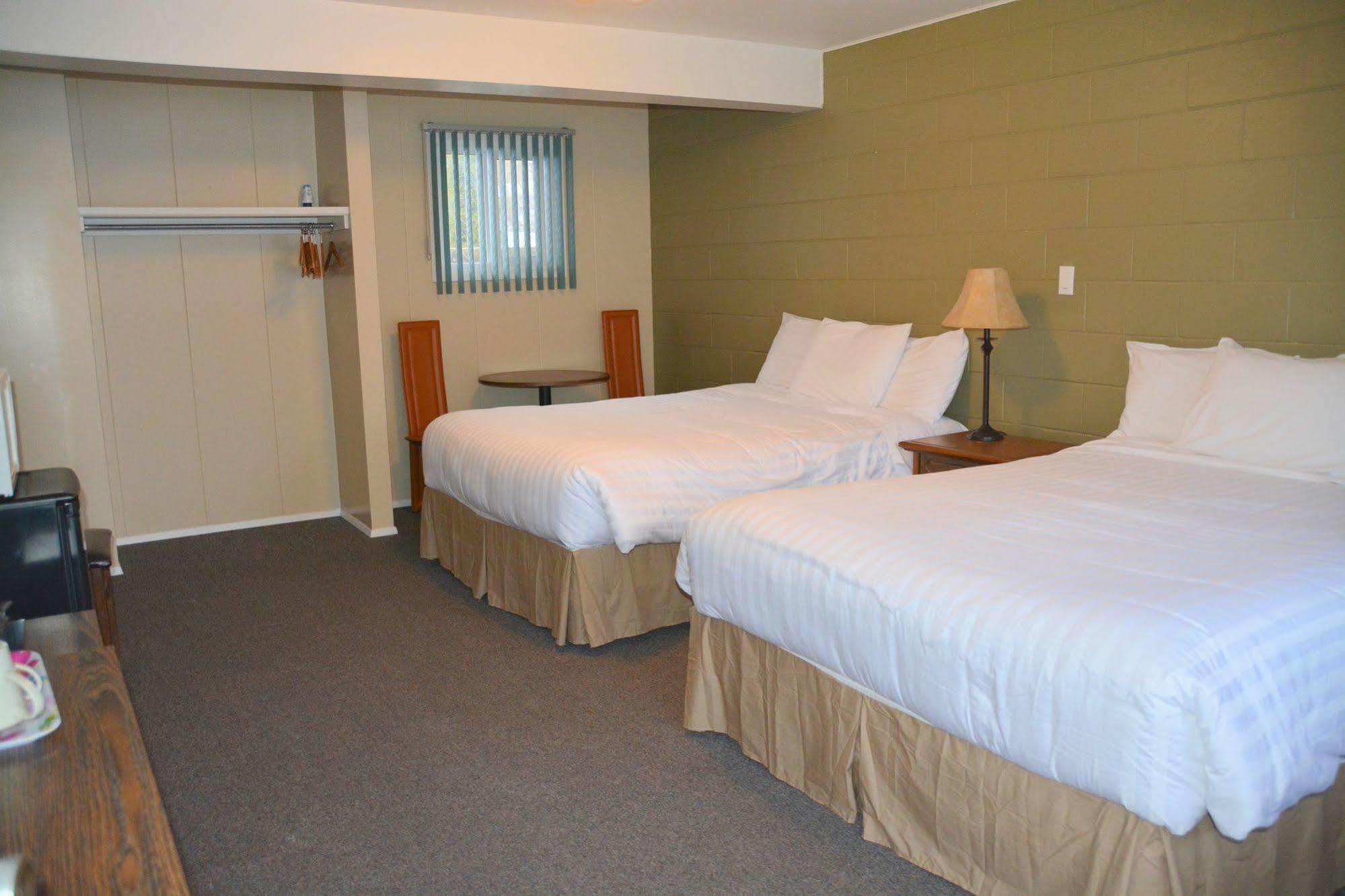 Ray Lyn Motel Trail Exterior photo
