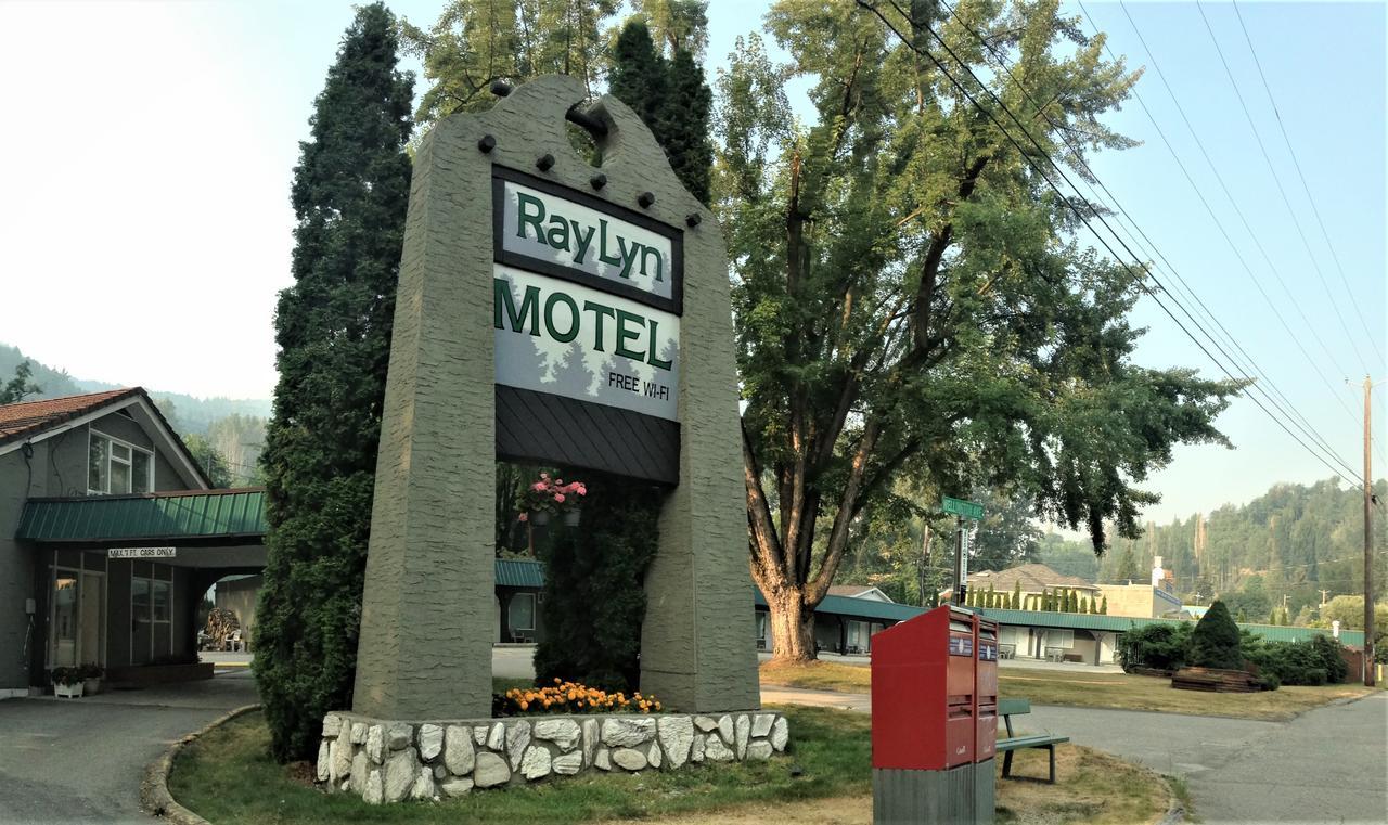 Ray Lyn Motel Trail Exterior photo